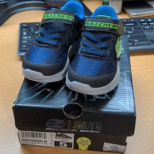 S Lights by Sketchers New Boys Size 5